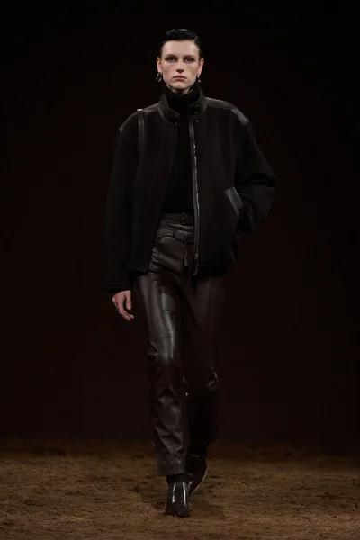 Look 37
